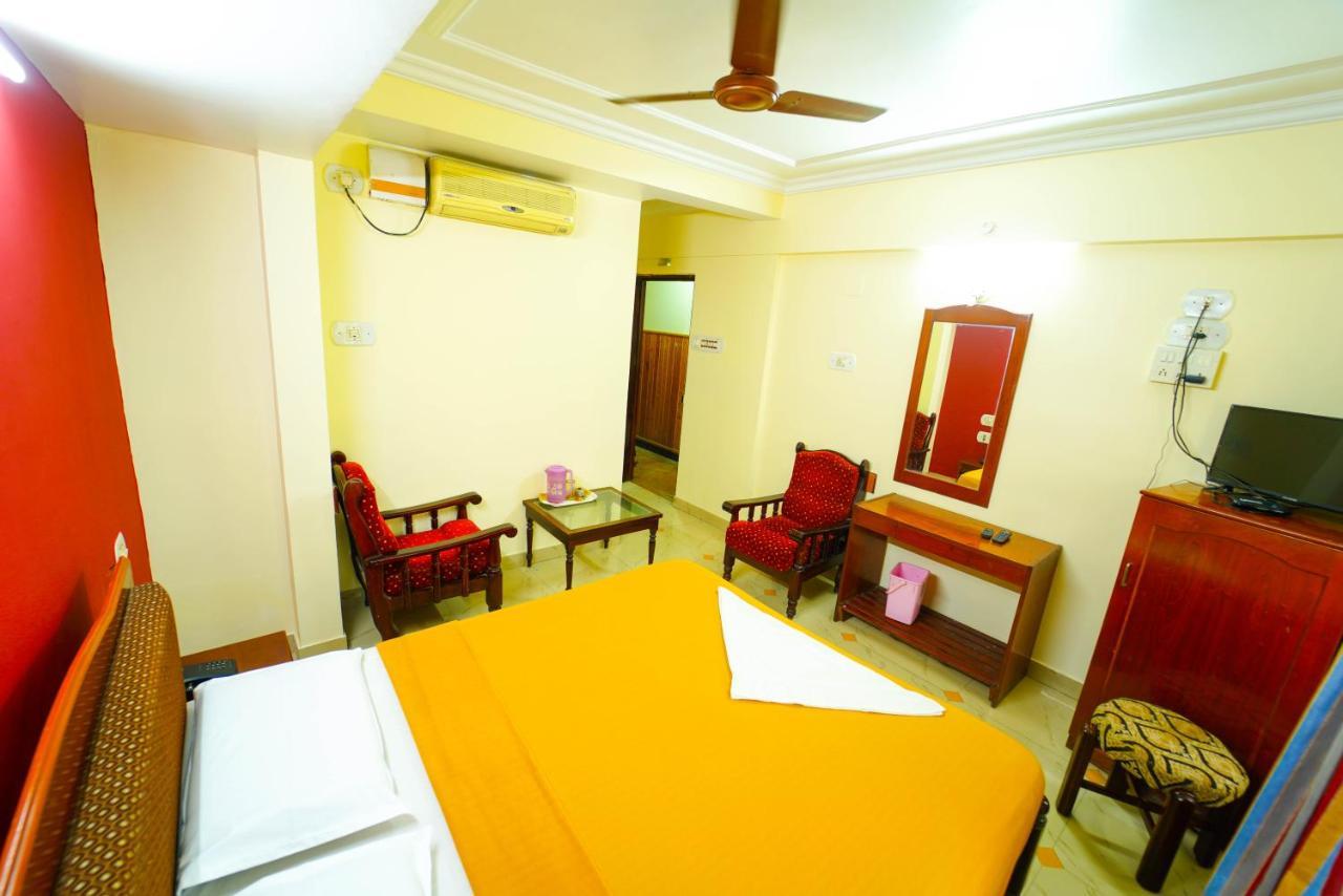 Amogha Residency Hotel ไมซอร์ ภายนอก รูปภาพ